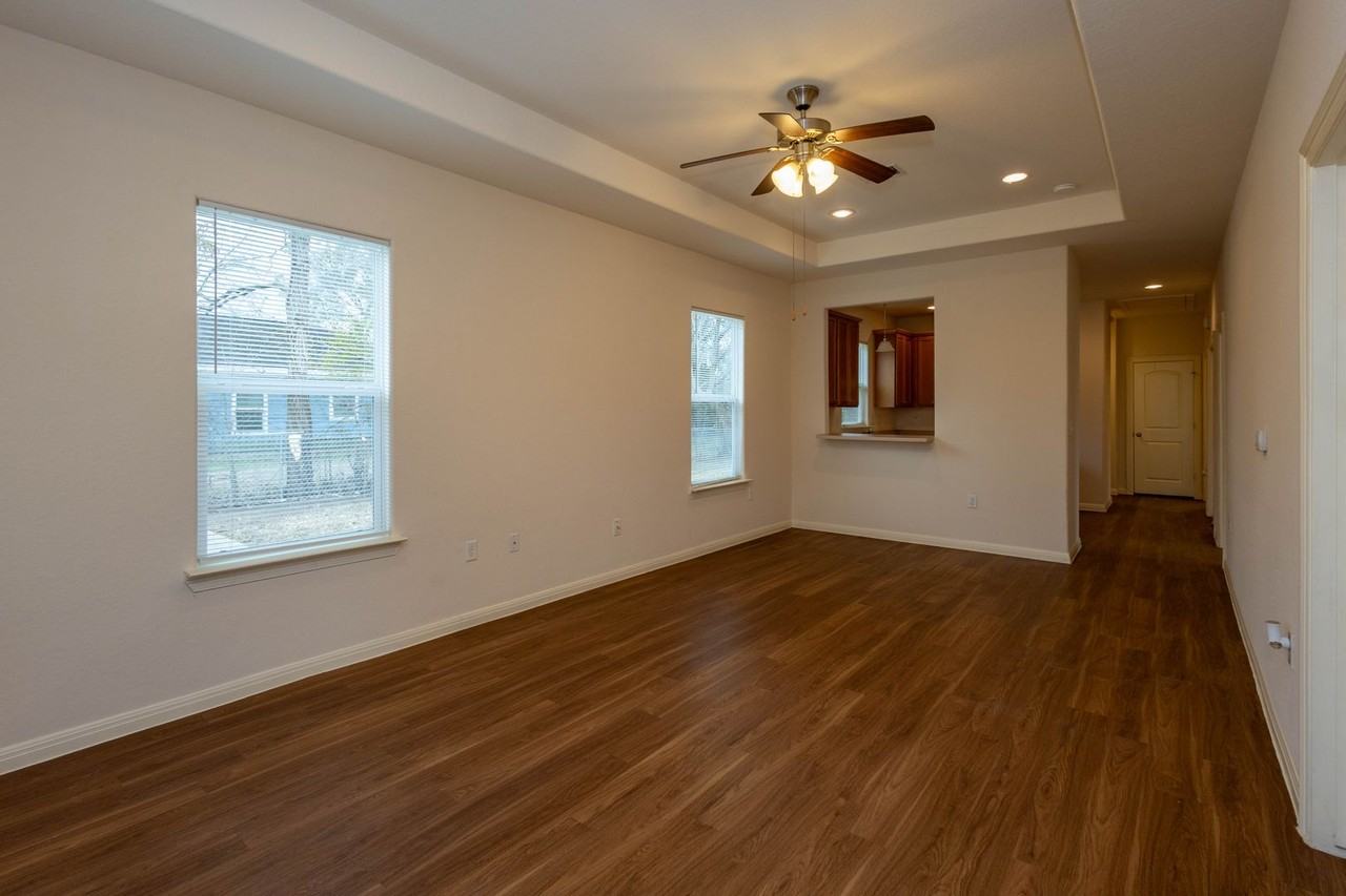 995 Ewing St - Photo 2 of 21