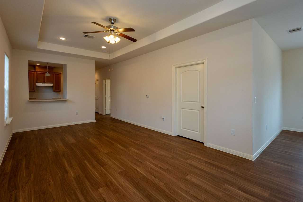 995 Ewing St - Photo 3 of 21