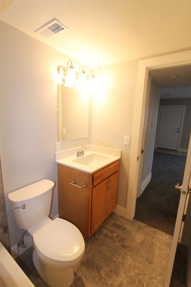 1138 S 29th St #05 - Photo 2 of 20
