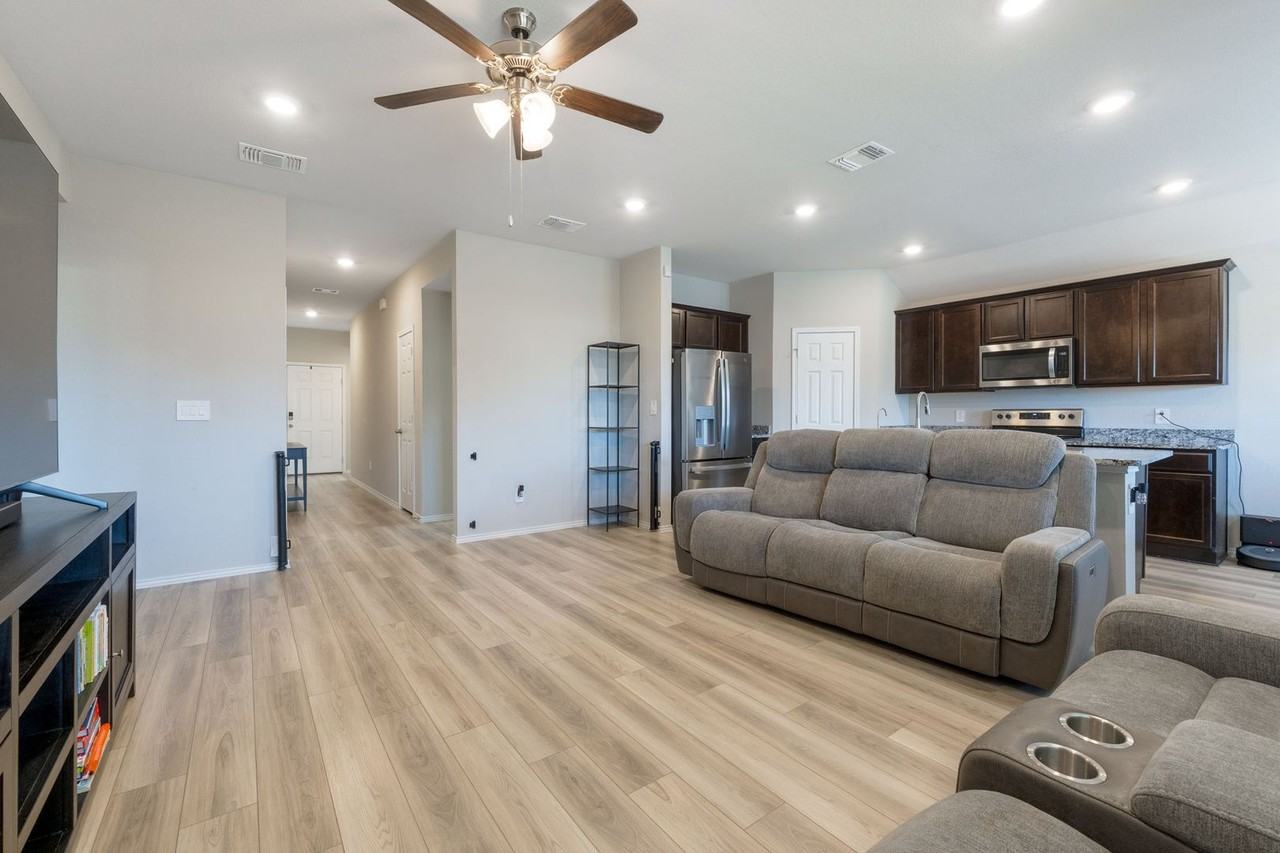 2305 Merganser Dr - Photo 3 of 17