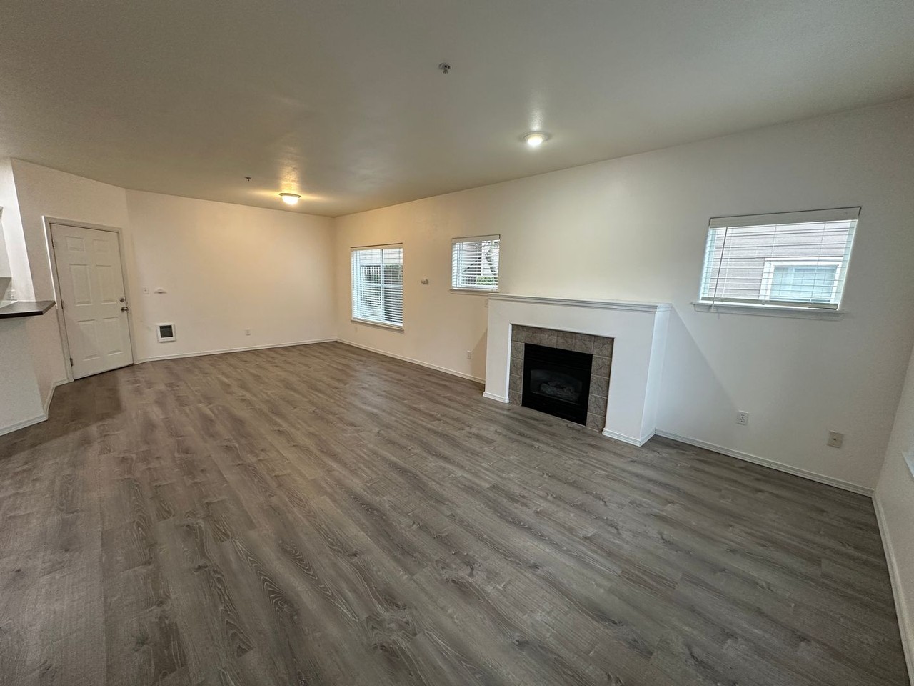 2144 Palisade Blvd - Photo 3 of 18