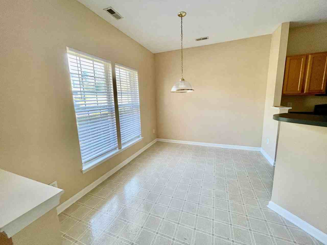 5308 Jocelyn Ln - Photo 4 of 20