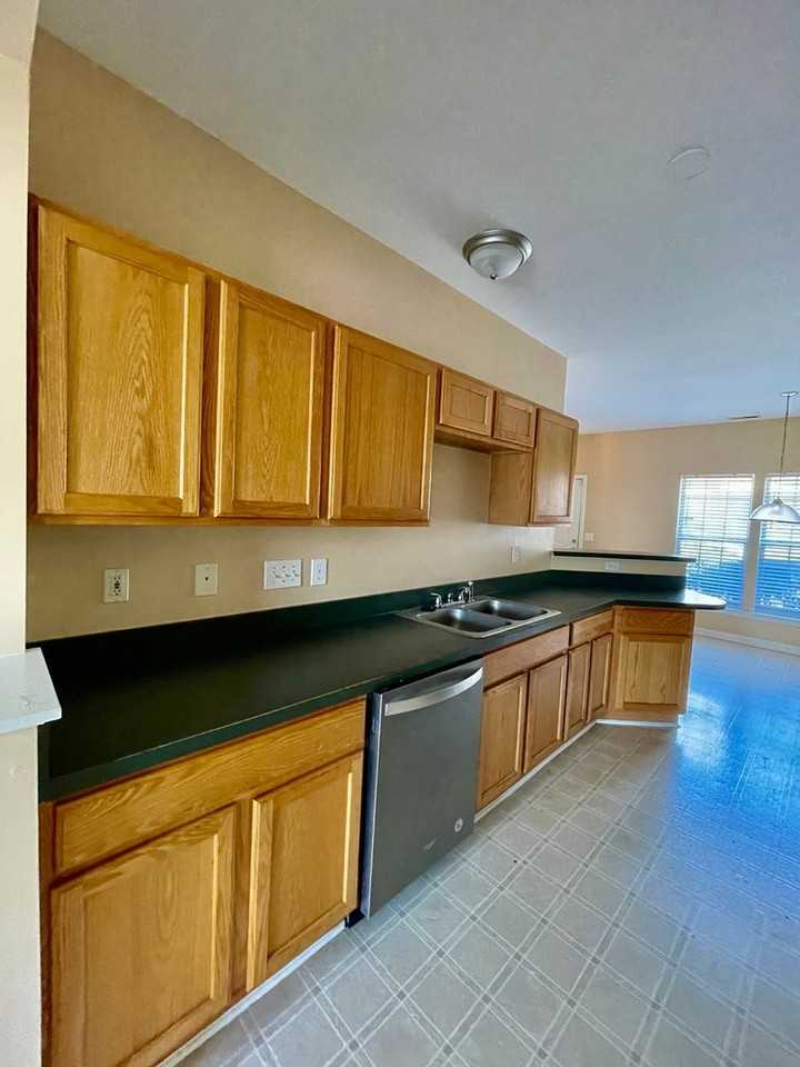 5308 Jocelyn Ln - Photo 6 of 20