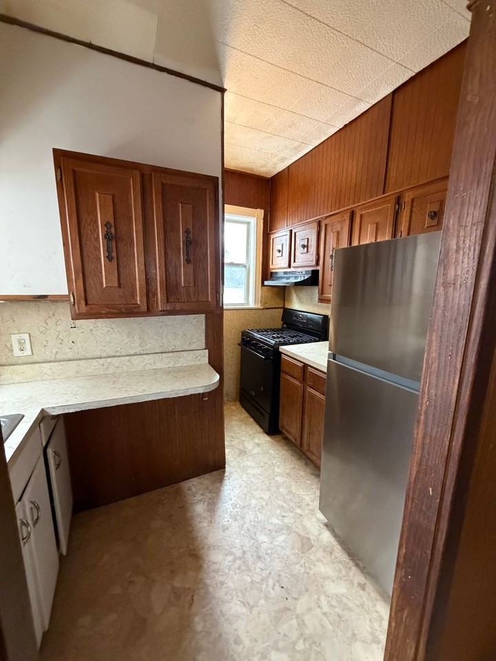 555 N Plum St - Photo 6 of 19