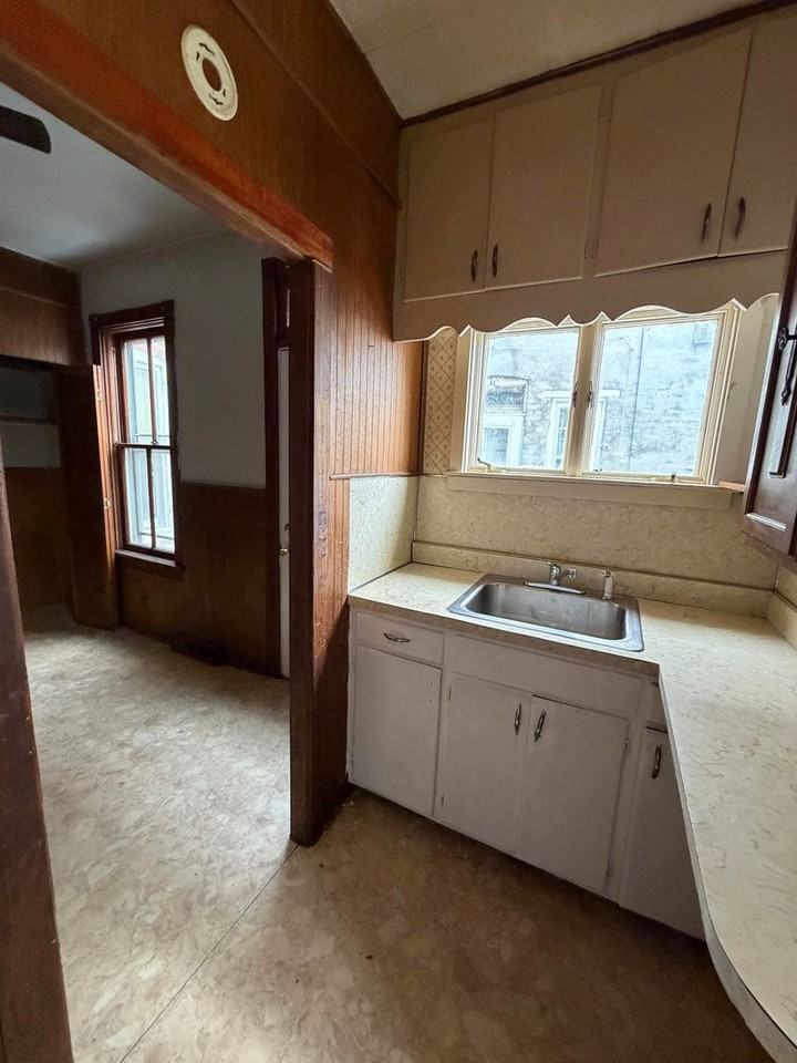 555 N Plum St - Photo 7 of 19