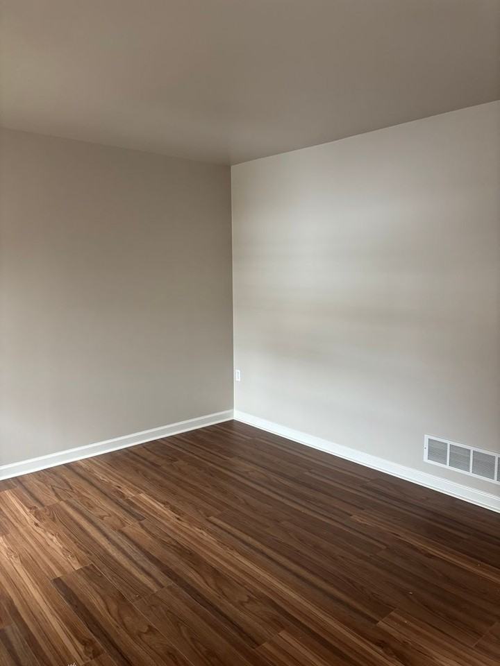 2149 Penn St - Photo 2 of 11