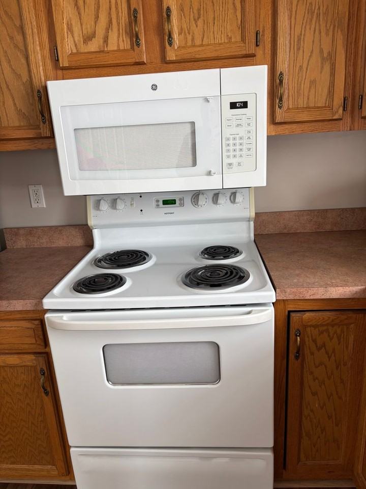 2149 Penn St - Photo 4 of 11