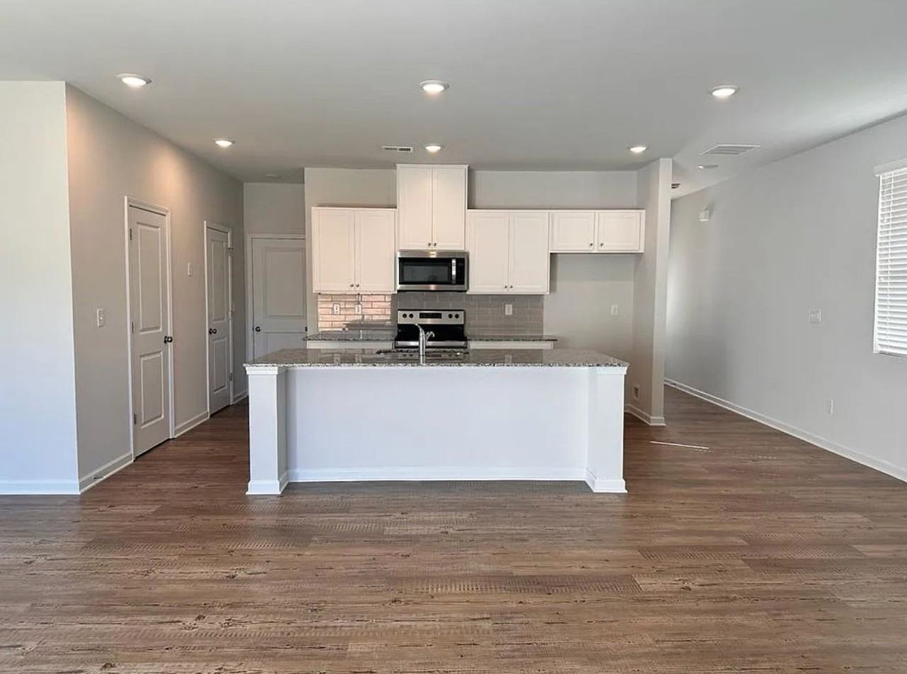 24 Founders Dr - Photo 7 of 24