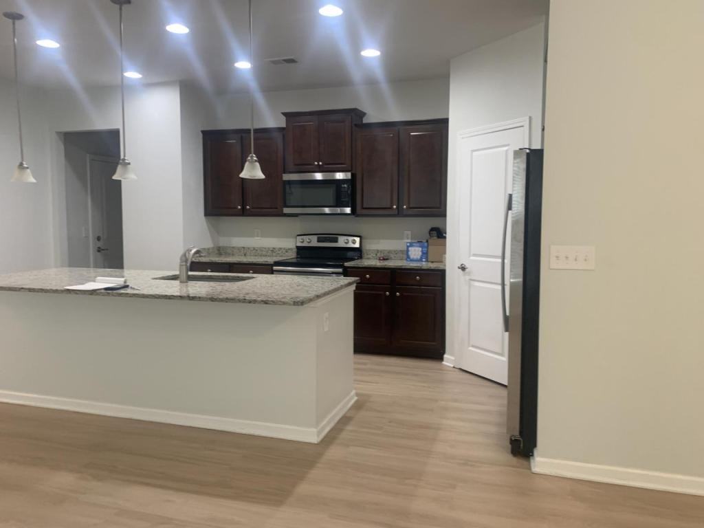 945 British Ln - Photo 2 of 15