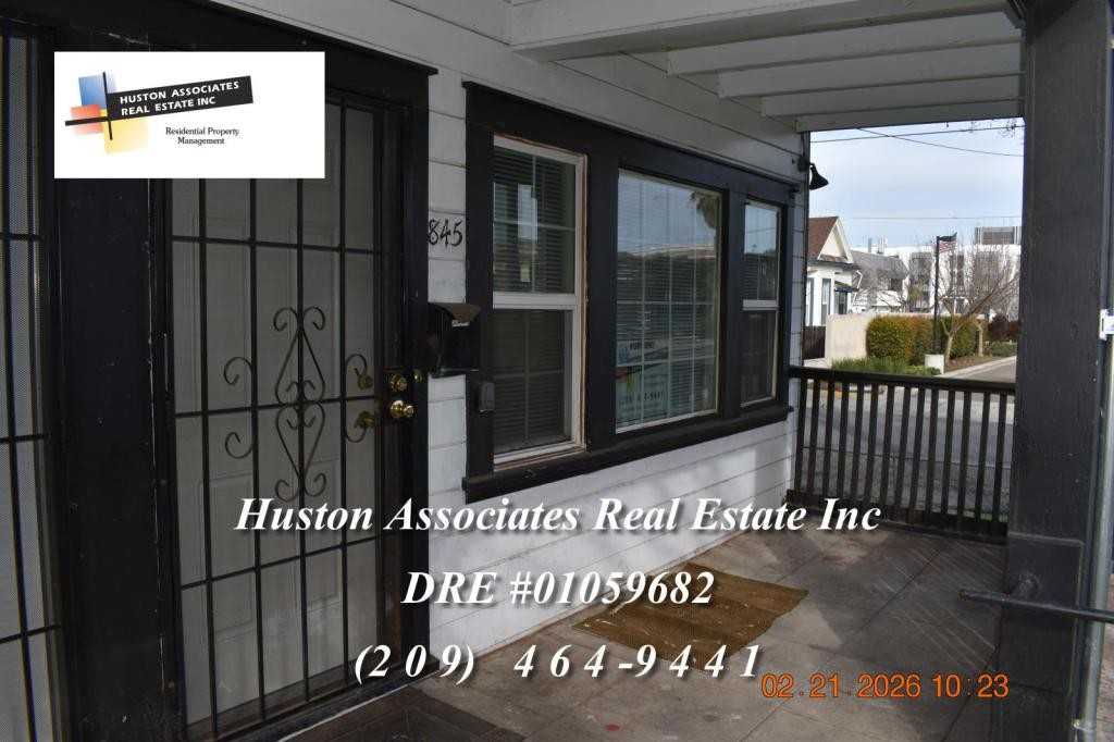 845 N Lincoln St - Photo 2 of 15