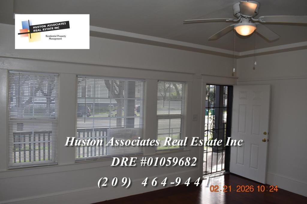 845 N Lincoln St - Photo 3 of 15