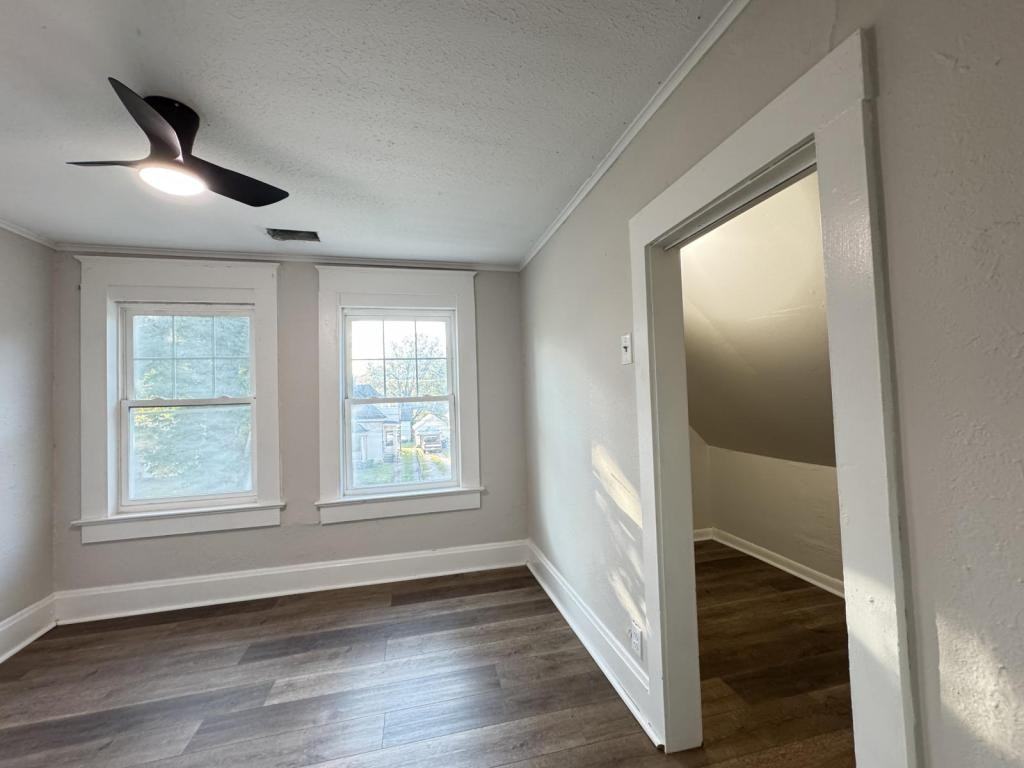 836 S Broadway Ave - Photo 4 of 7