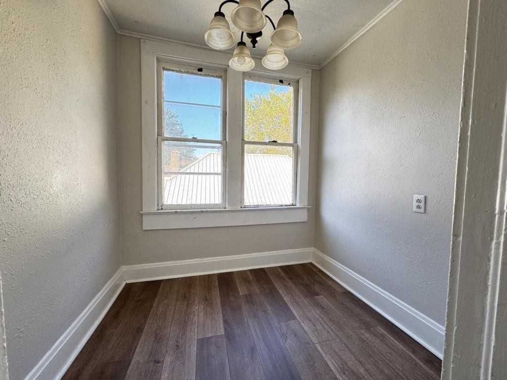 836 S Broadway Ave - Photo 5 of 7