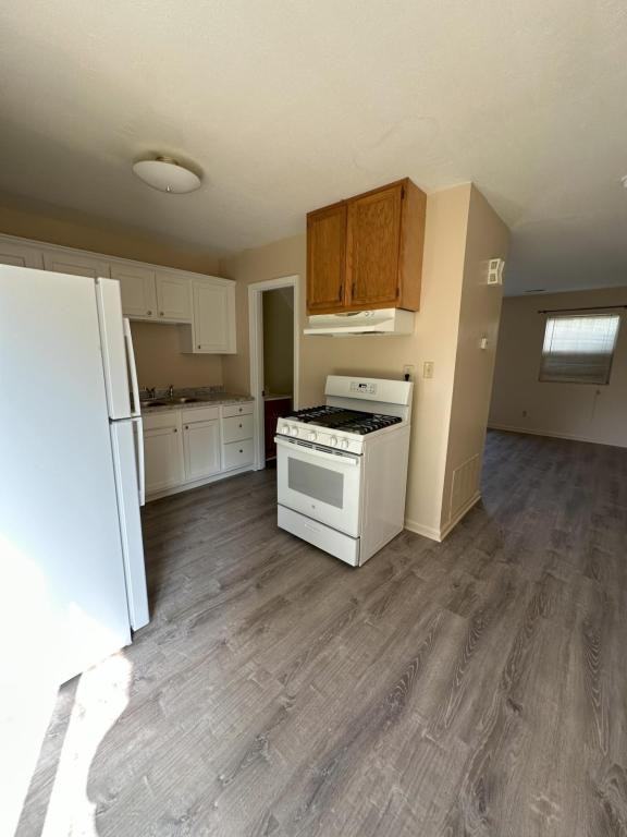 407 Kensington Dr - Photo 3 of 9