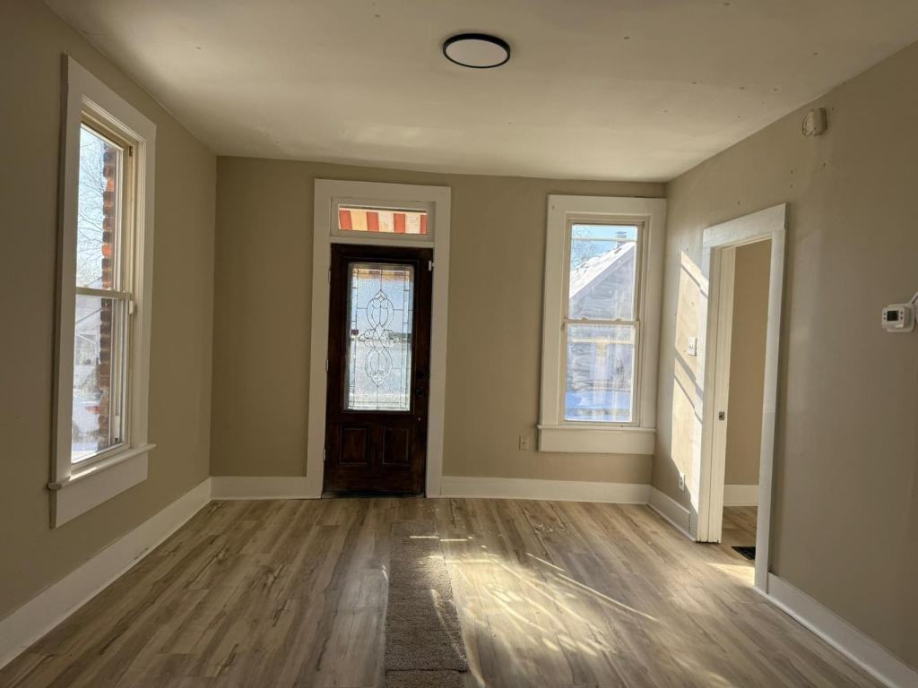 1402 3rd St - Photo 2 of 12