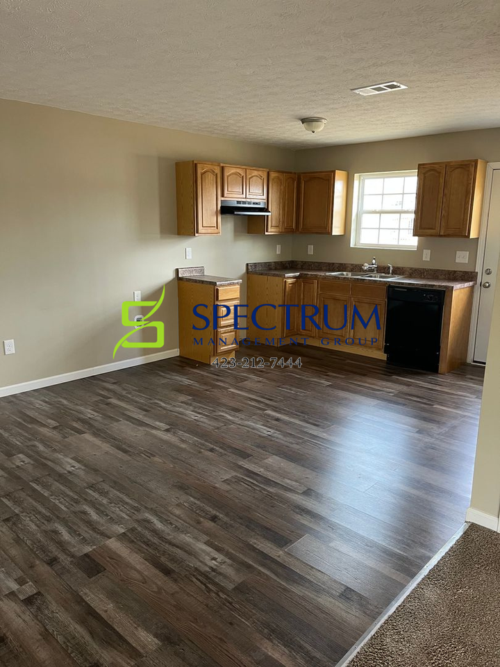 2035 Jonathon Dr - Photo 2 of 16