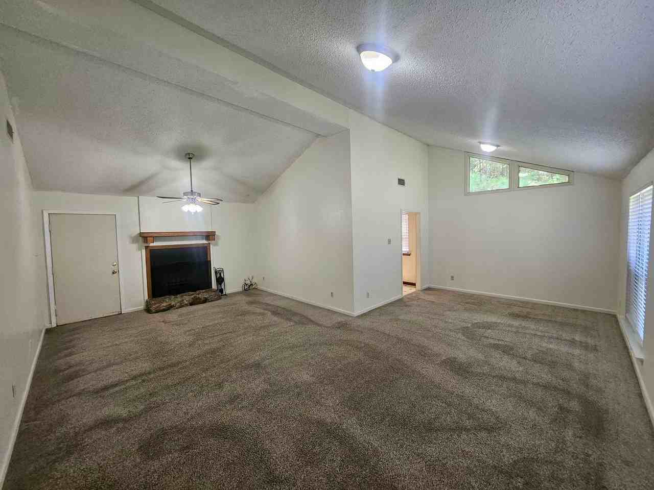 109 Franklin St - Photo 2 of 19