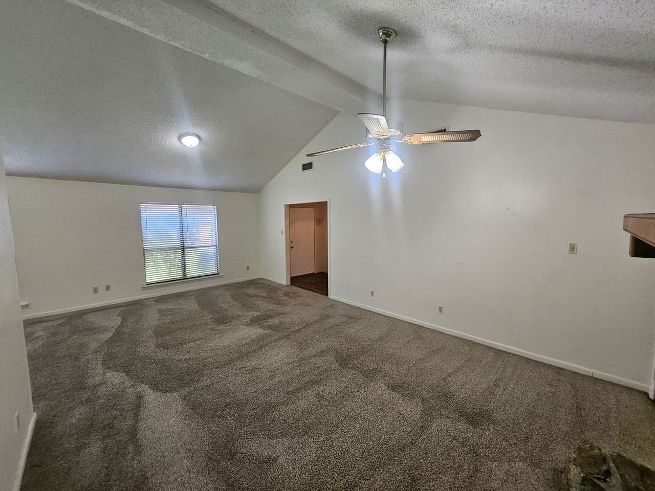 109 Franklin St - Photo 3 of 19