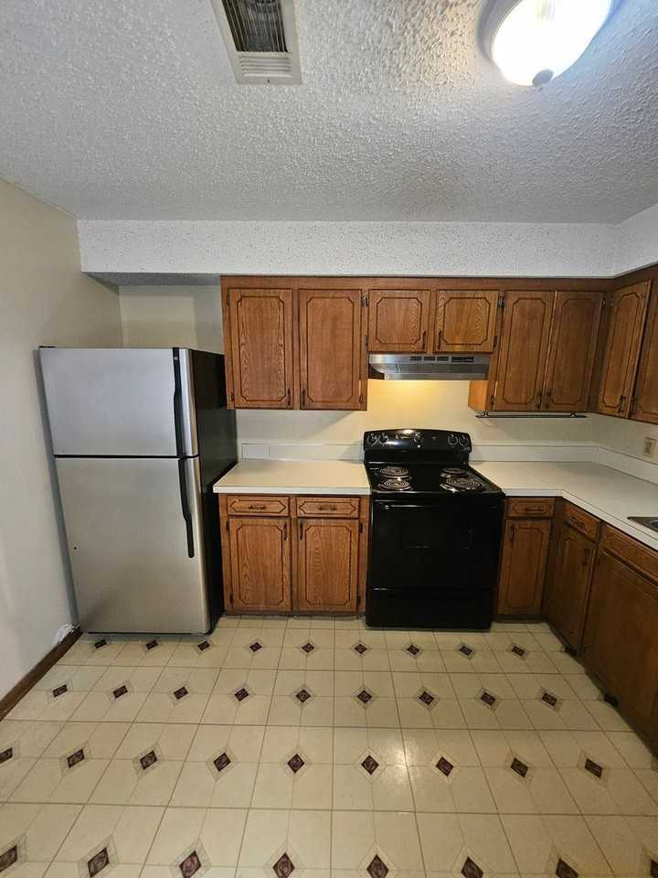 109 Franklin St - Photo 6 of 19