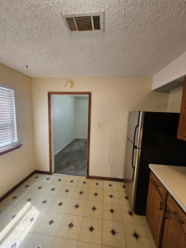 109 Franklin St - Photo 7 of 19