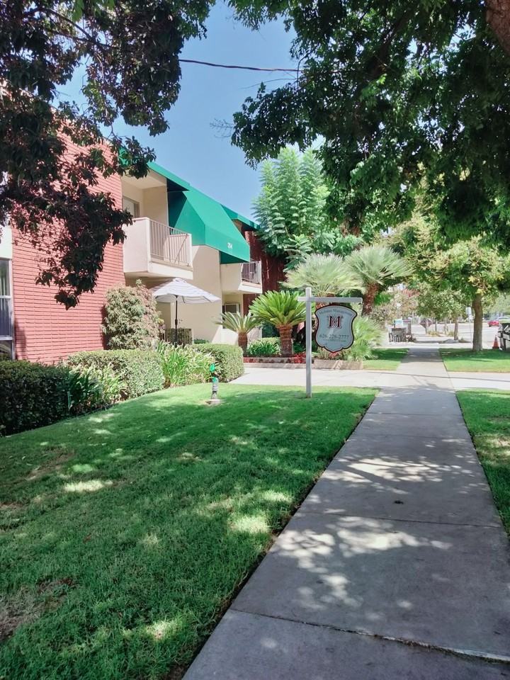 STUNNING APARTMENT IN A GREAT LOCATION! - Photo 3 of 12