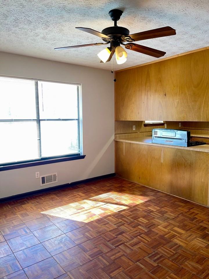 1032 Genny Ln - Photo 3 of 12