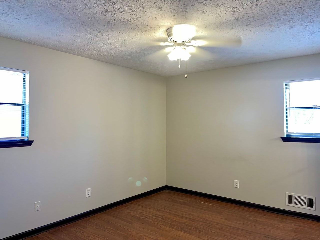 1032 Genny Ln - Photo 6 of 12