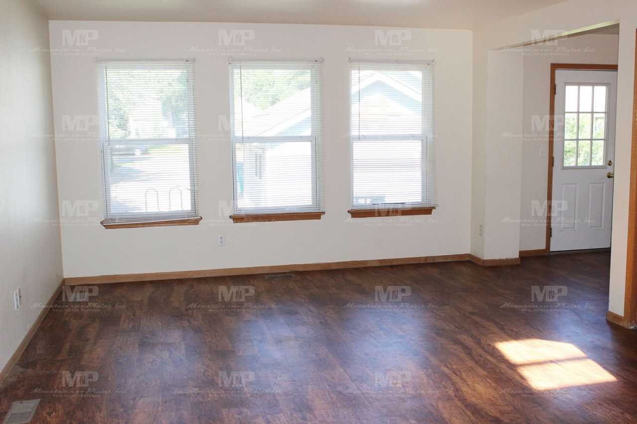 622 S Loomis Ave #B - Photo 2 of 16