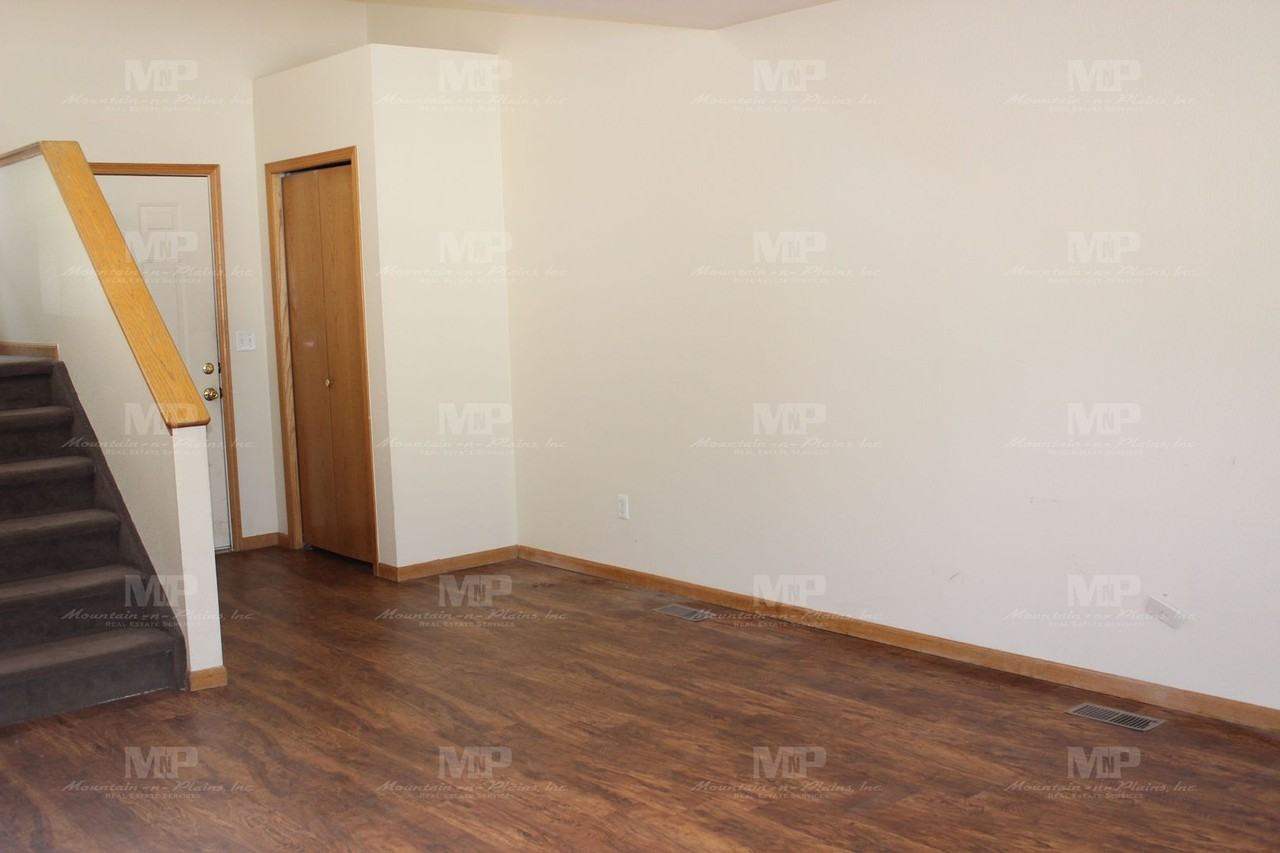 622 S Loomis Ave #B - Photo 3 of 16