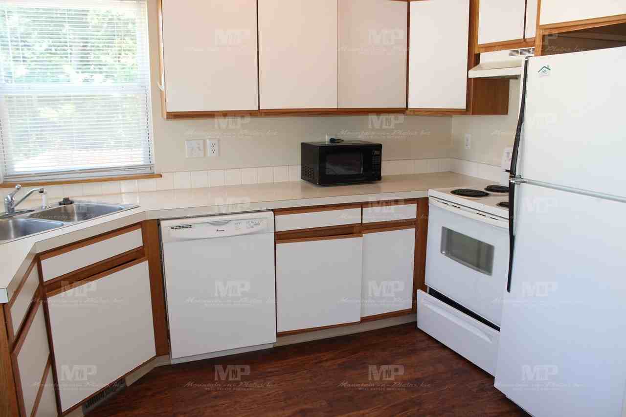 622 S Loomis Ave #B - Photo 5 of 16