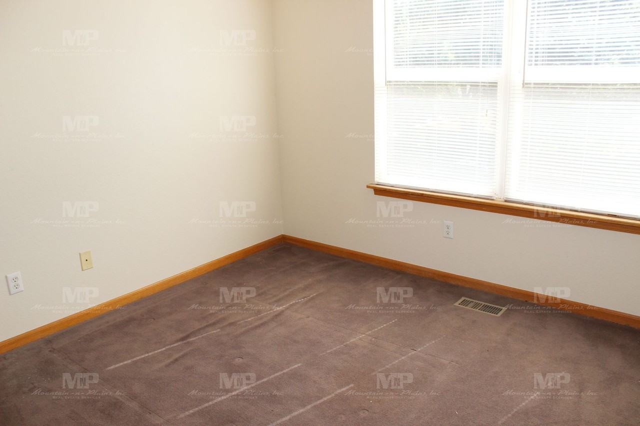 622 S Loomis Ave #B - Photo 7 of 16