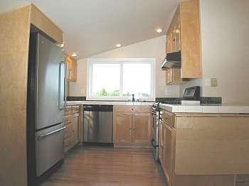 5626 University Way Ne #C - Photo 5 of 14