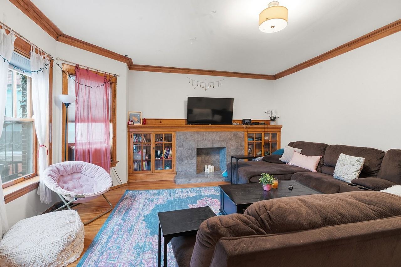 6310 N Lakewood Ave - Photo 3 of 50