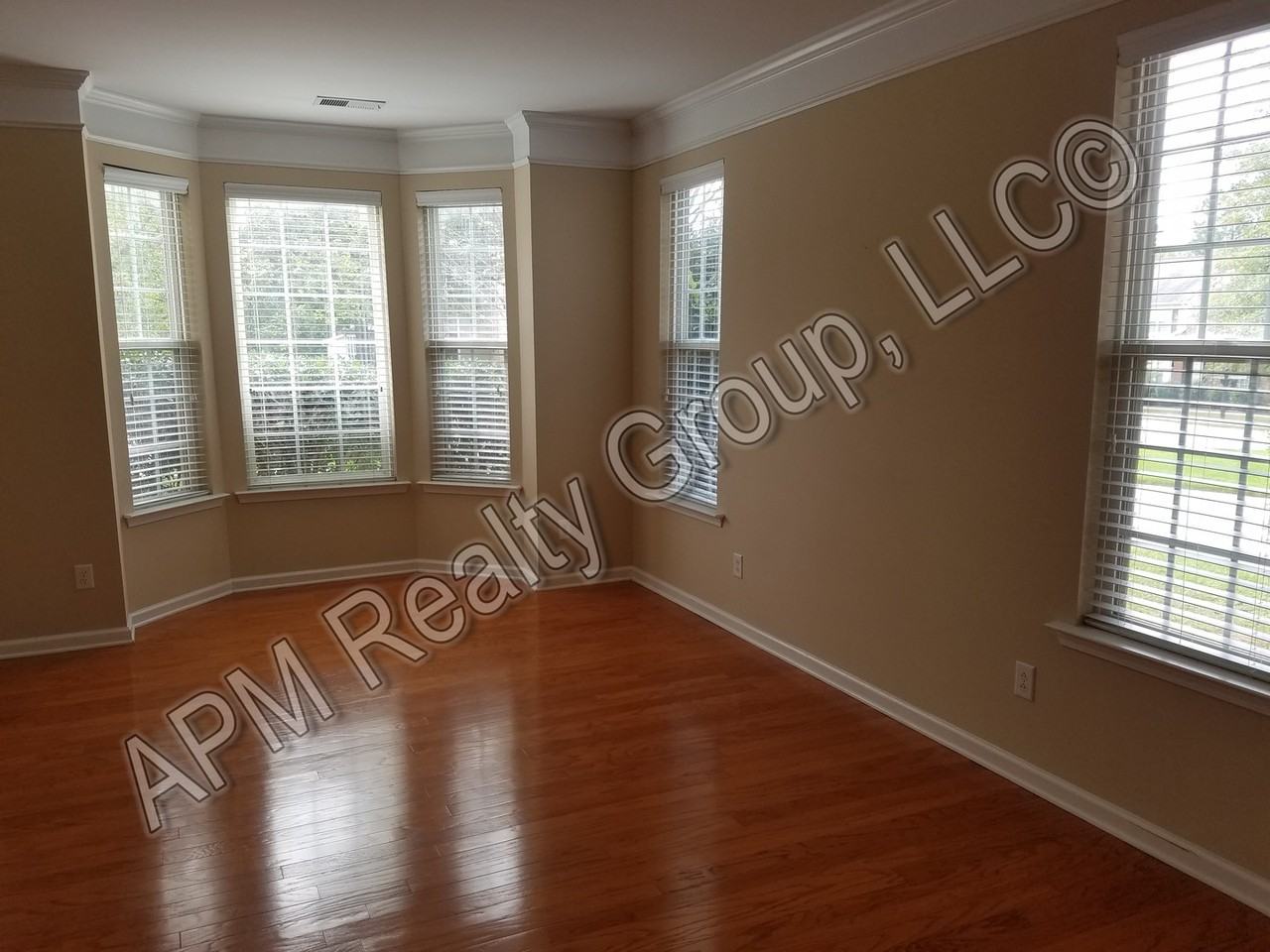 304 Austree Dr - Photo 4 of 26