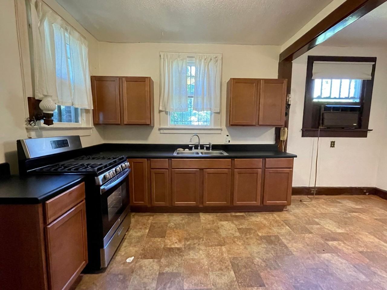 1513 King St - Photo 4 of 10