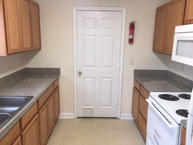 1215 Helms Rd - Photo 3 of 15