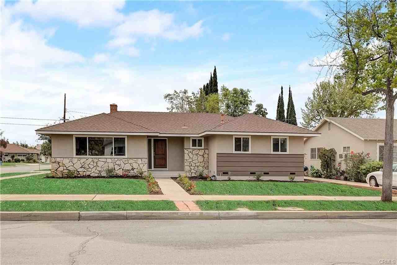 1242 E Everett Pl - Photo 3 of 18