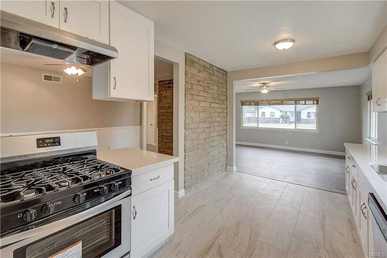 1242 E Everett Pl - Photo 4 of 18