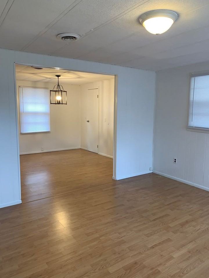 709 Lee Rd - Photo 2 of 16