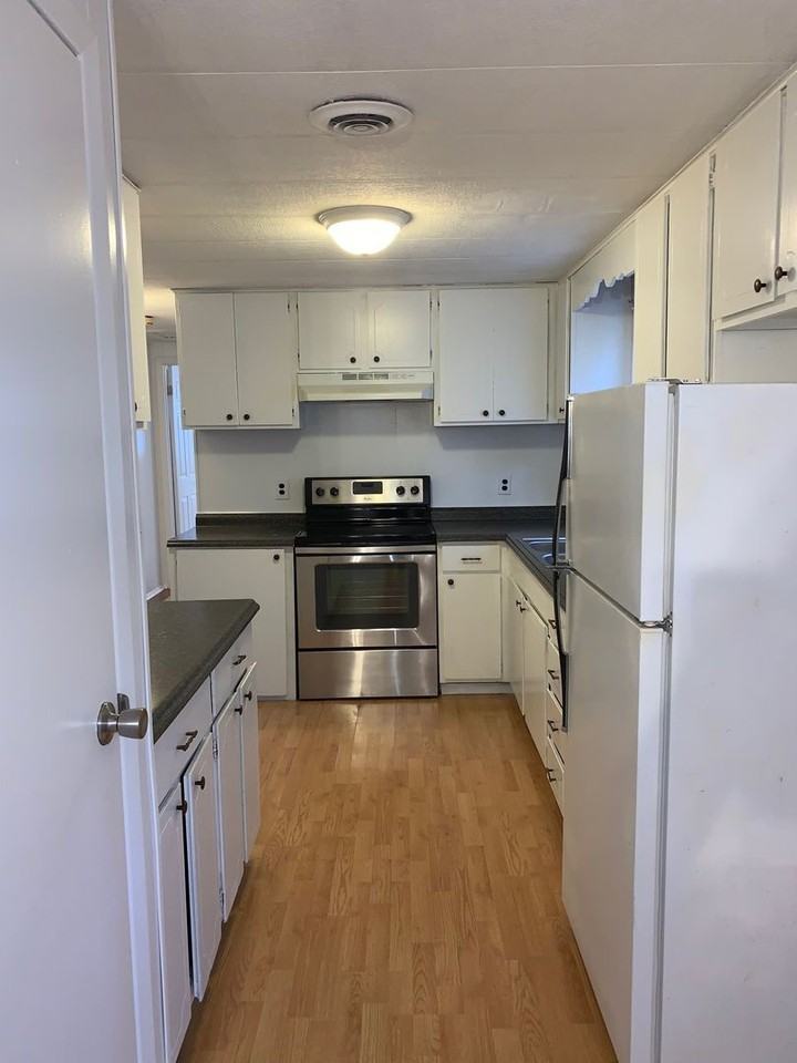 709 Lee Rd - Photo 5 of 16