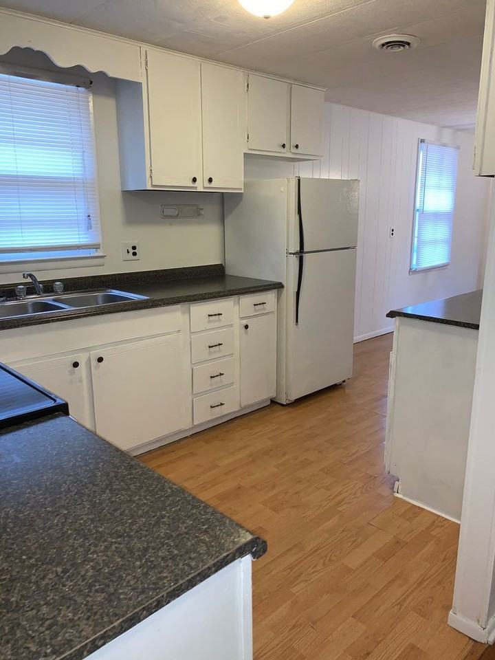 709 Lee Rd - Photo 6 of 16