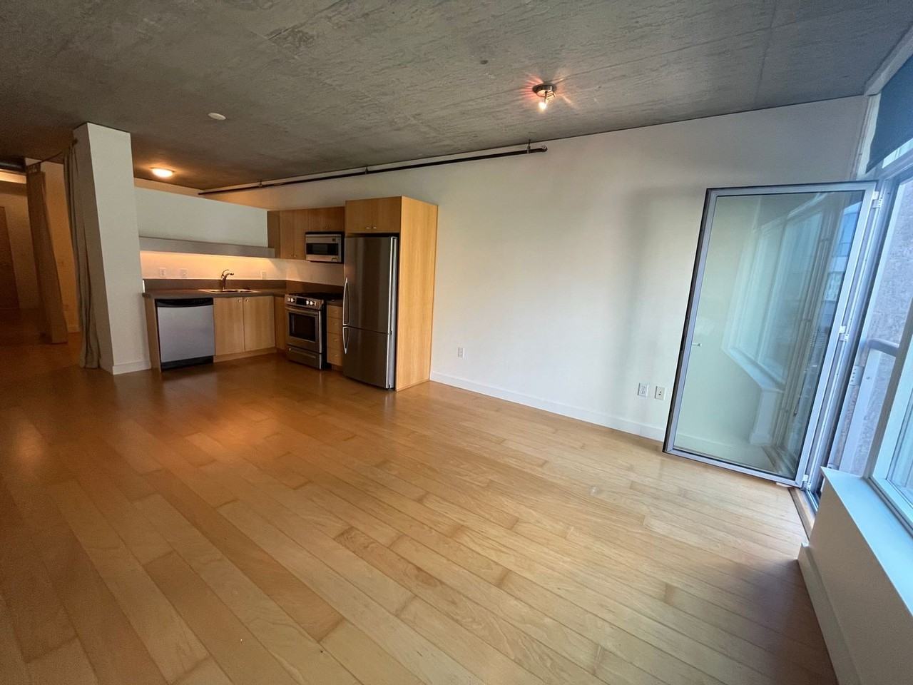 1926 W Burnside St #204 - Photo 6 of 18