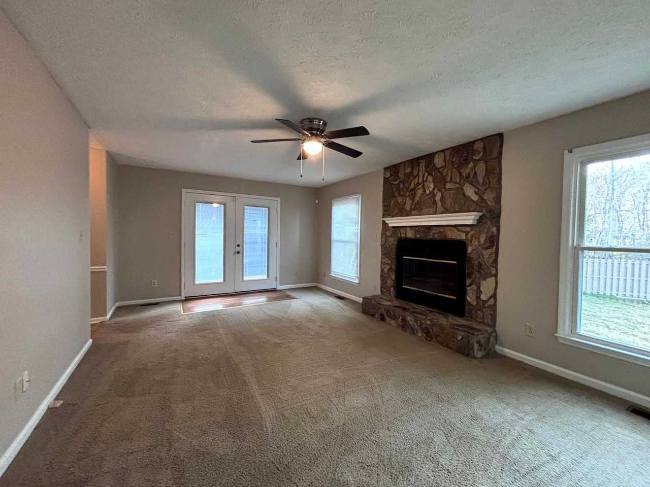 1547 Londonderry Pl - Photo 2 of 14