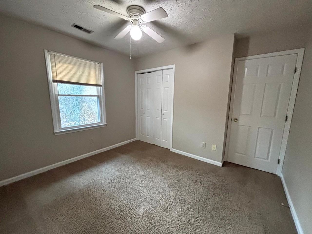 1547 Londonderry Pl - Photo 7 of 14