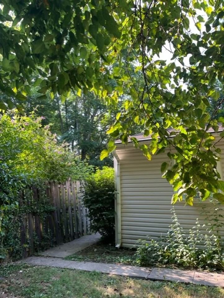 2620 1/2 S Madison St - Photo 4 of 9