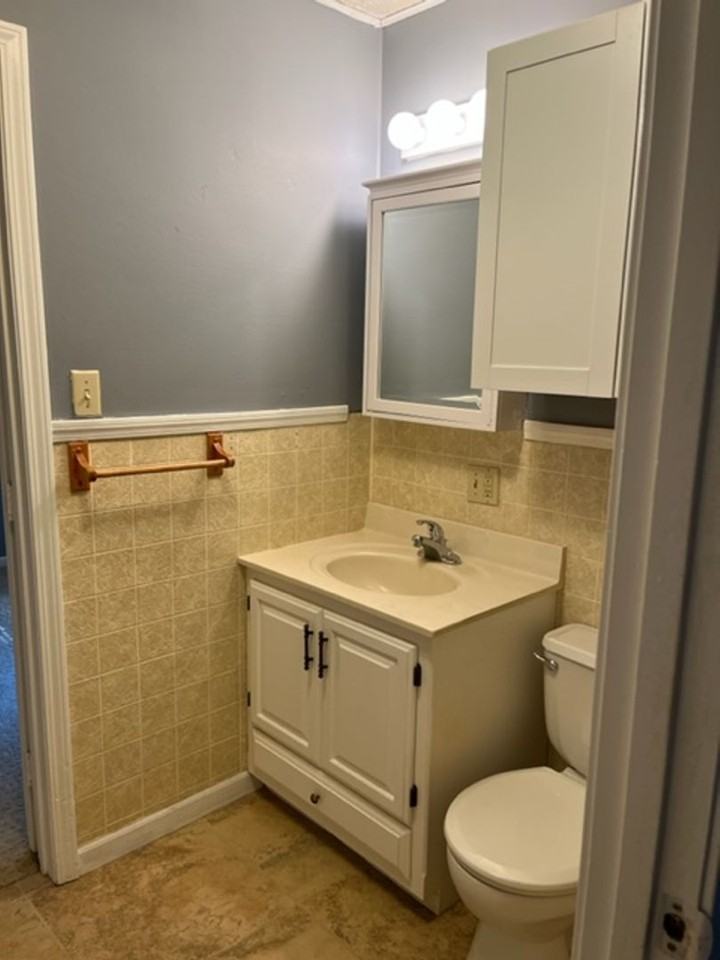 2620 1/2 S Madison St - Photo 6 of 9