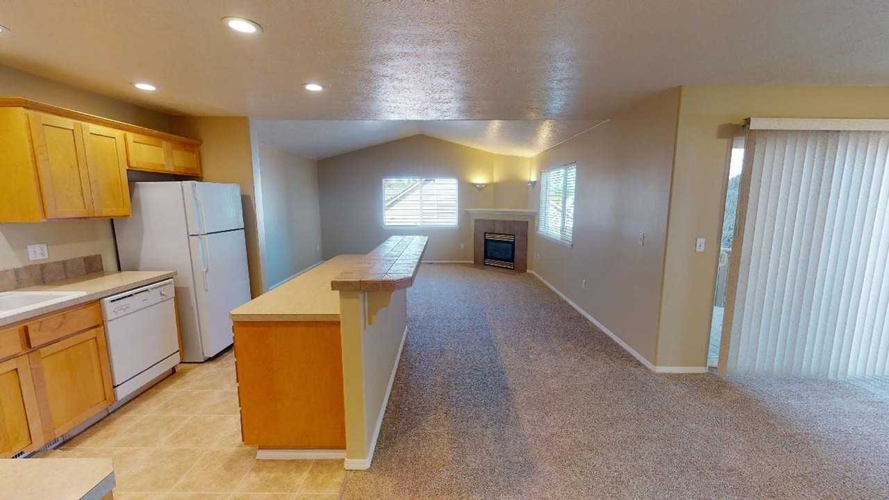 39337 Newton St - Photo 7 of 22