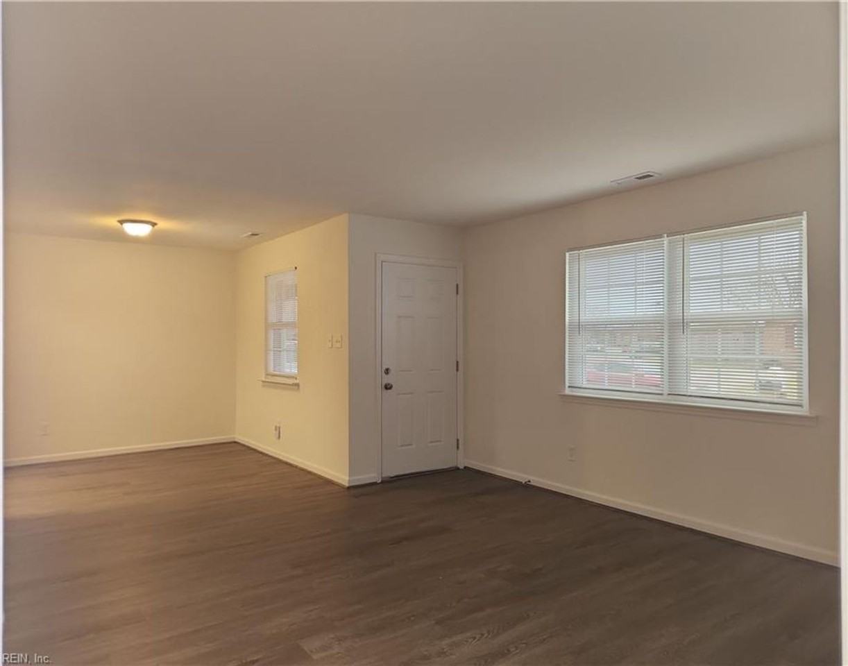 6133 Brookwood Dr Apt A - Photo 2 of 2