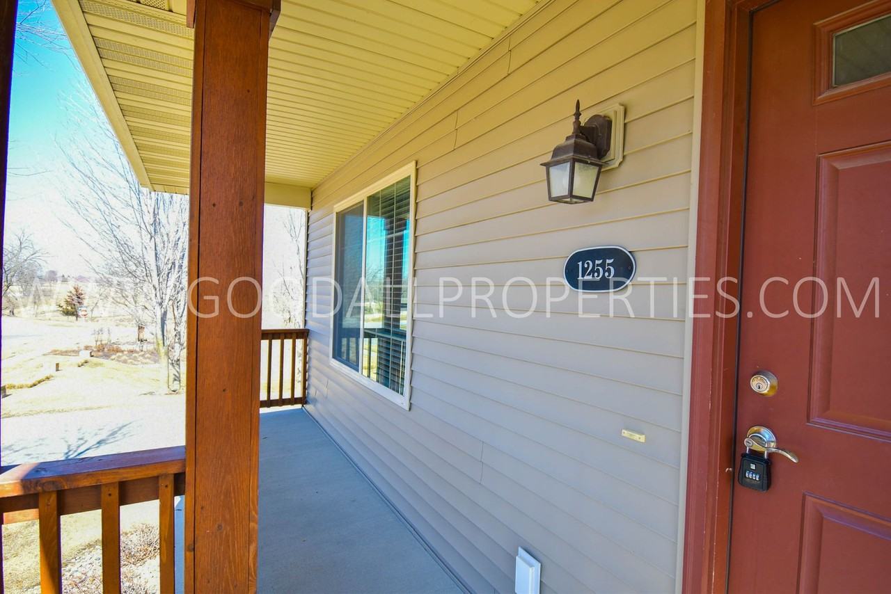 1255 Se Waddell Way - Photo 4 of 50