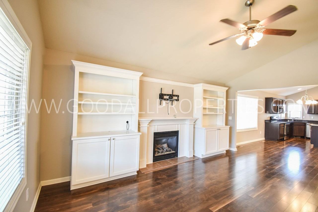 1255 Se Waddell Way - Photo 5 of 50